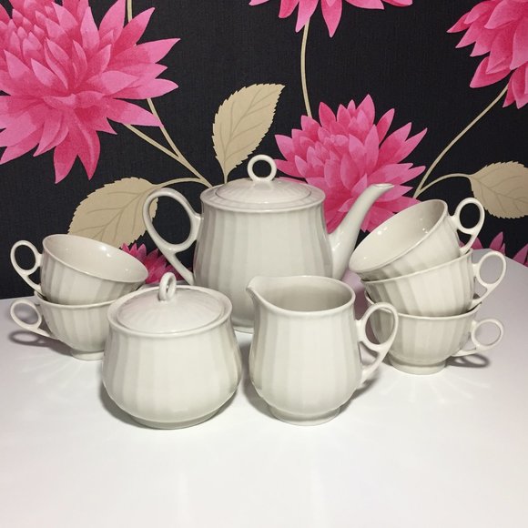 Beautiful Porcelain Tea Set - Picture 1 of 6